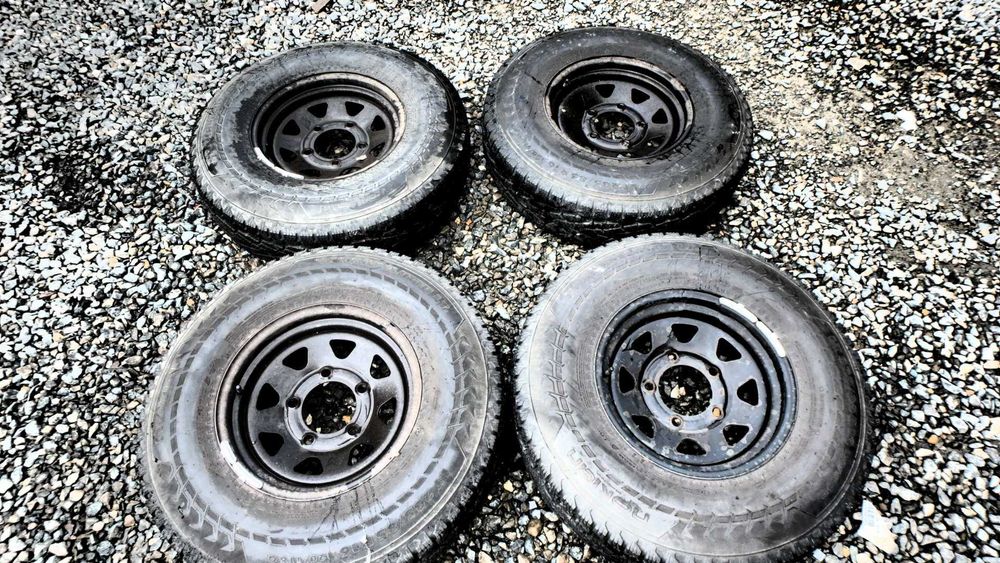 Koła zimowe LAND ROVER DEFENGER 235/85r16  NOKIAN