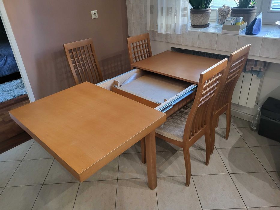 Stół rozkładany z krzesłami