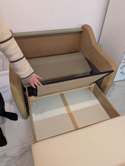 Sofa rozkładana z funkcją spania.