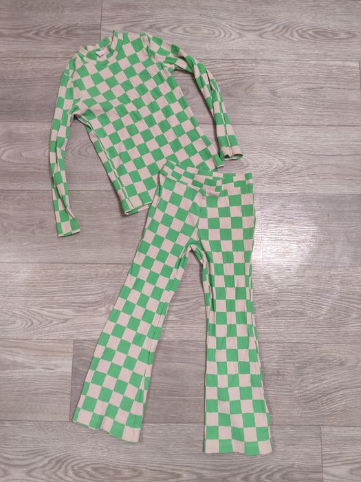 Костюм на дівчинку в ідеальному стані