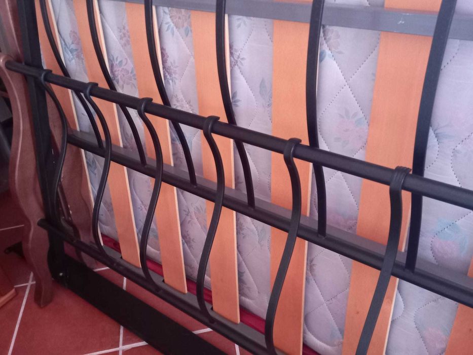 Cama de Casal 1.40m em PERFEITO ESTADO