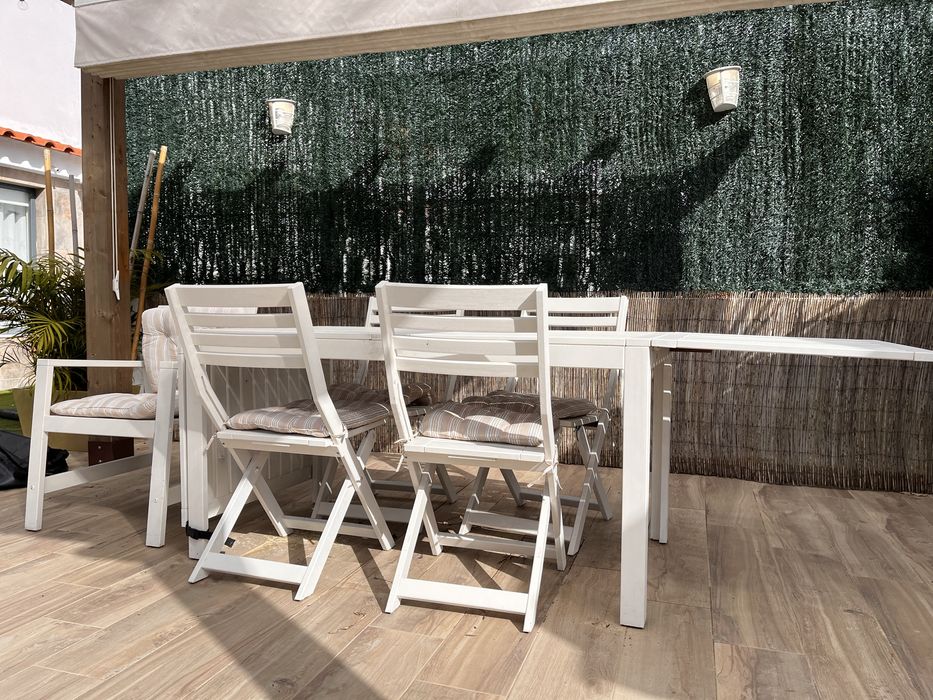Mesa de jardim e 5 cadeiras
