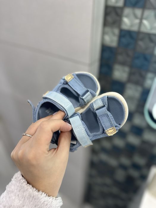 Дитячі босоніжки h&m