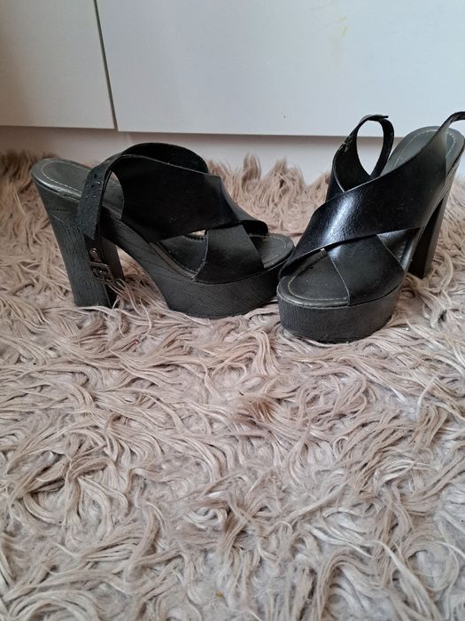 Взуття на зручному каблуку