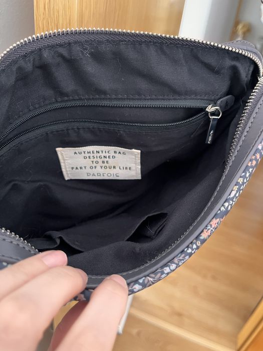 Mala tiracolo com bolso exterior