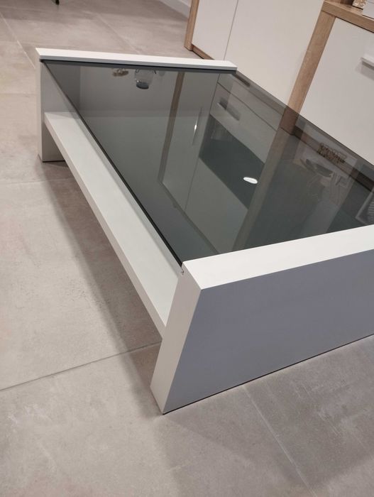 Mesa de centro com vidro