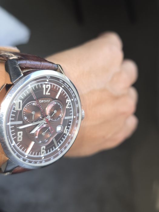 Relógio DKNY mostrador castanho