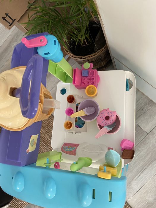 Zabawka wielka lodziarnia na kółkach Play-Doh