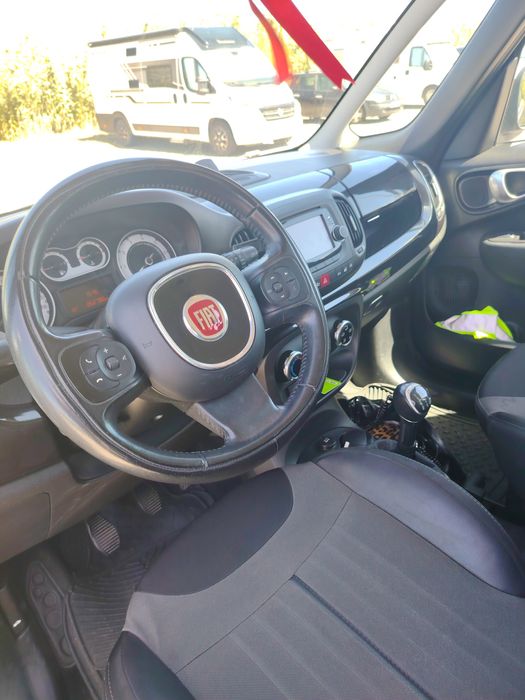 Carro Fiat 500 L