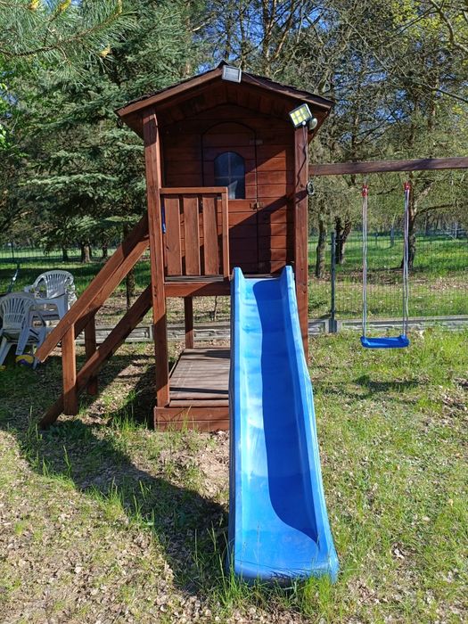 Domek dla dzieci, plac zabaw.
