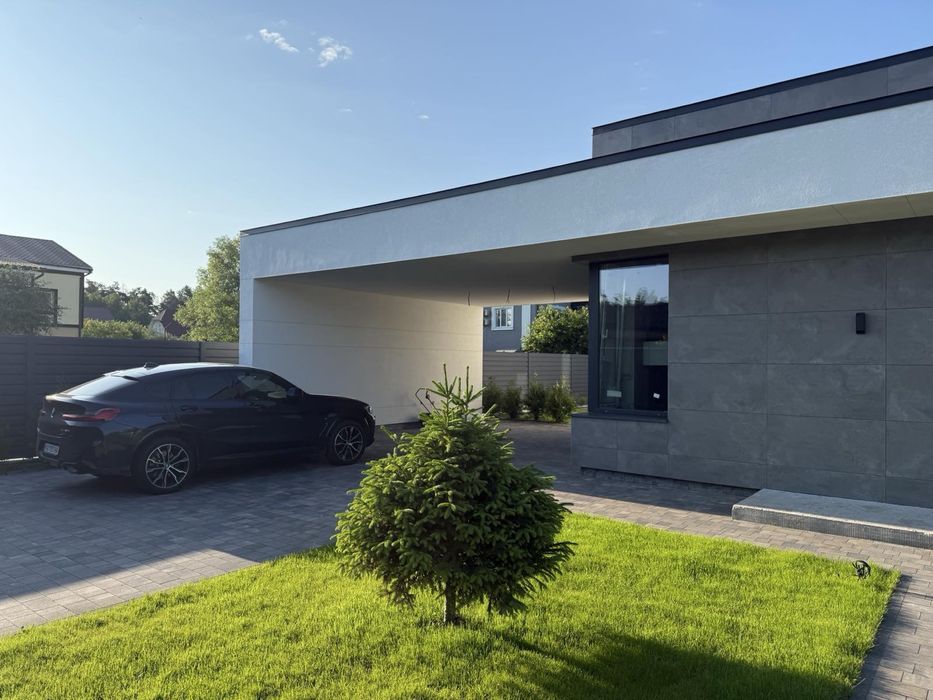 Сучазний будинок в с. Романків