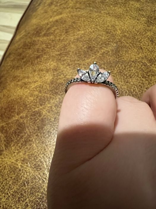 Pierścionek Pandora S925 z cyrkoniami – stan bardzo dobry