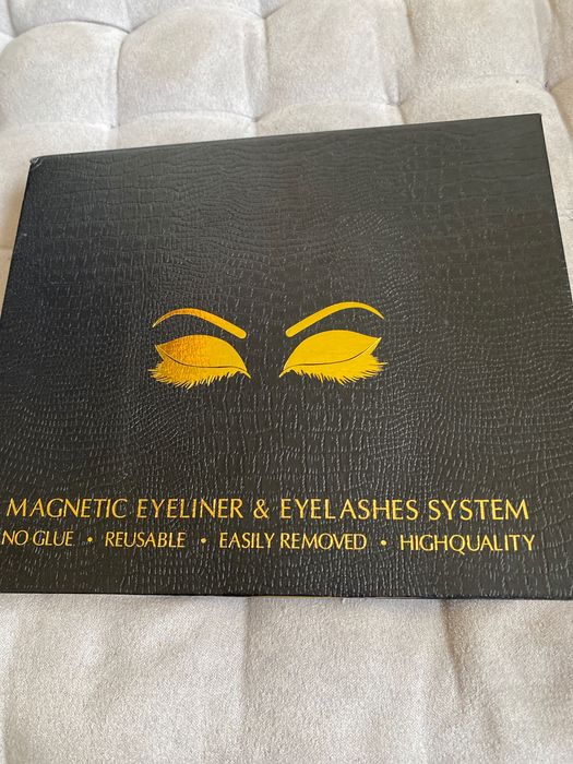 Zestaw rzęs magnetycznych z eyelinerem.