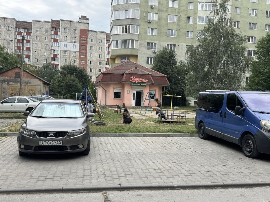 Здаю окрему кімнату для дівчини . Вулиця Паркова .Проживання з молодою власницею.