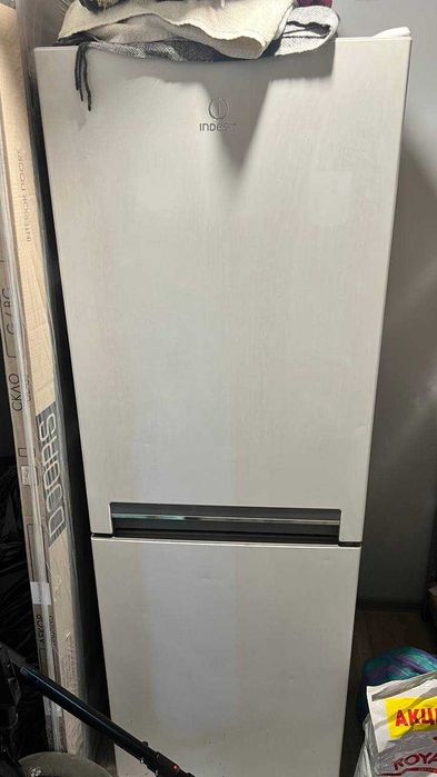 Холодильник Indesit