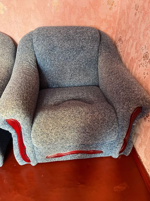 Два спальных кресла , ширина спального места 1 м., длинна 2 метра