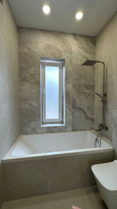 Будинок з сучасним ремонтом, каміном і ділянкою 4 сотки