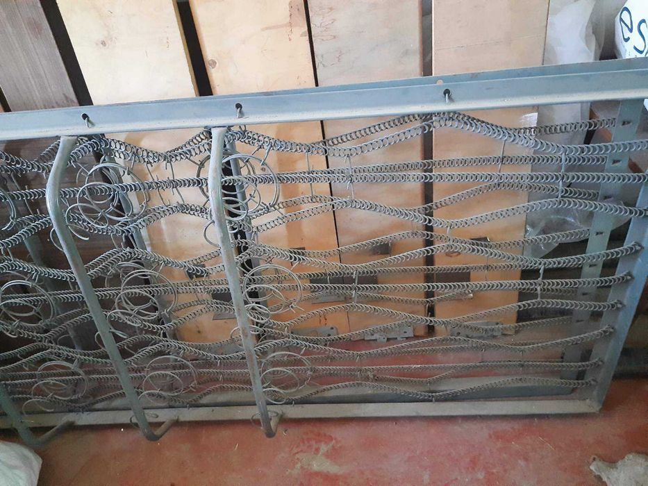 Продам кровать  двуспальная дерево коричневый