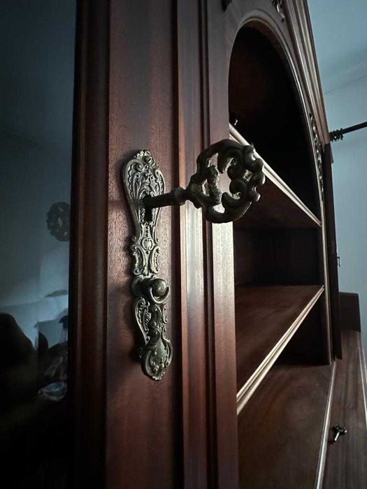 Móvel de sala de jantar cristaleira de madeira maciça