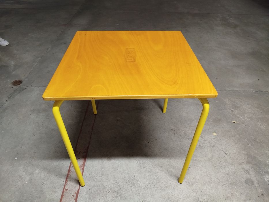 Mesa exterior Lipton