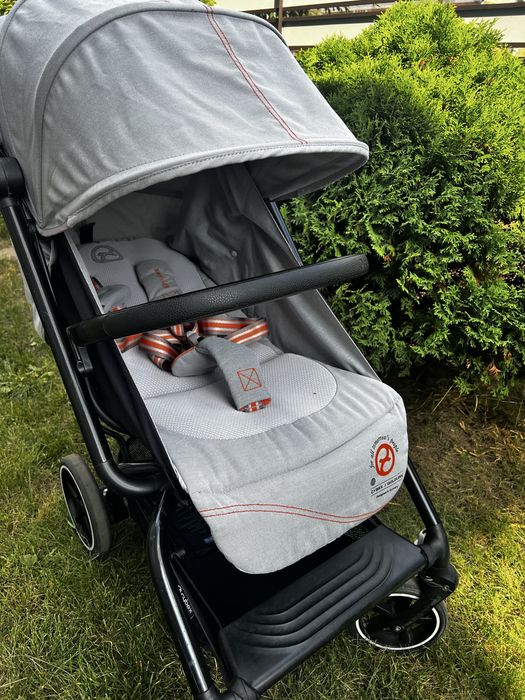Продам прогулянкова коляска Cybex Eezy S2+