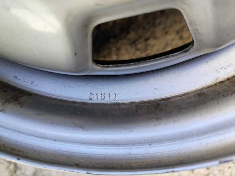Vendo 2 jantes Nissan Micra K10 originais