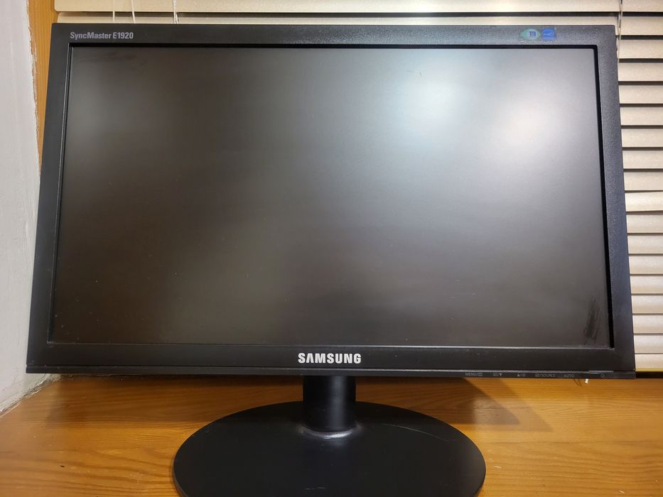 Монітор 19" Samsung E1920N