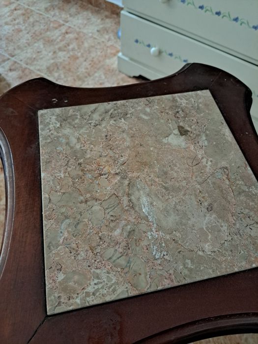 Mesa de apoio, pedra mármore no centro