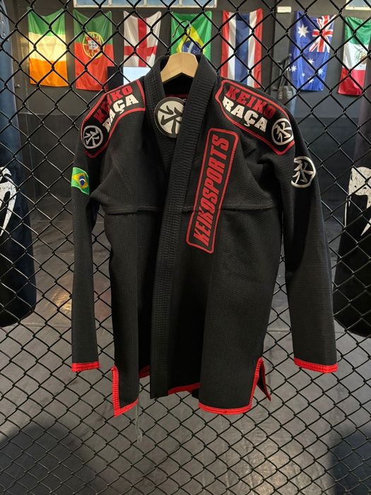 Kimono Keiko Ouro A1

Kimono tradicional fabricado no brasil. O mais r