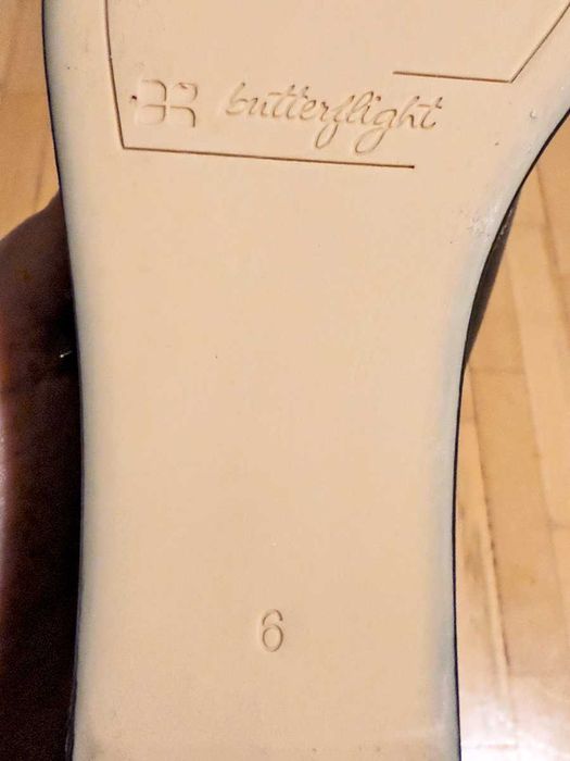 Eleganckie buty na koturnie Högl 39