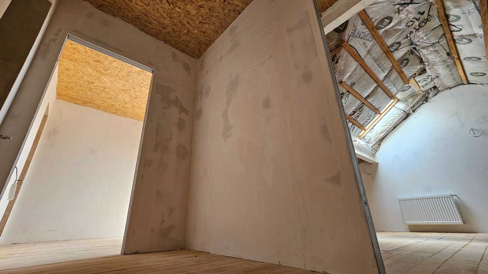 2 к. квартира 85 кв.м. під чистову, розводки, газ. Поряд озеро.