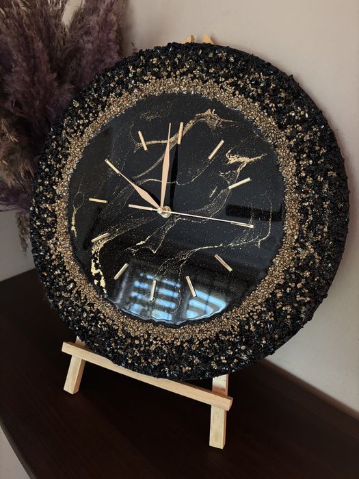 Zegar w stylu Glamour czerń i złoto żywica
