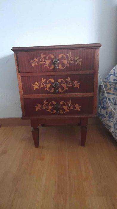 Mobiliário de Quarto Vintage - Peça Única e Decorativa