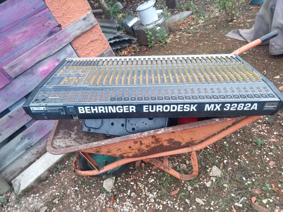 Behringer eurodesk mx 3282A  Avariada