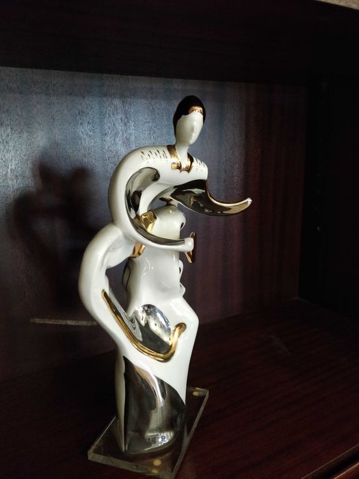 Escultura estatueta cerâmica