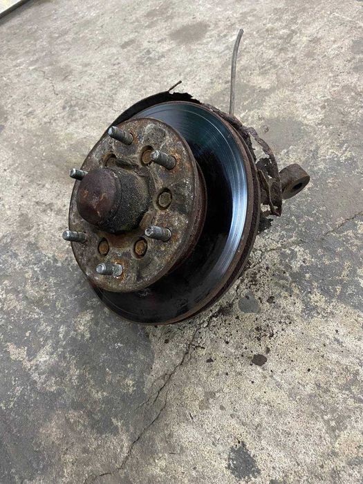 Цапфа, поворотный кулак Mitsubishi L200 Митсубиси Л200 ІІІ 1996-2006