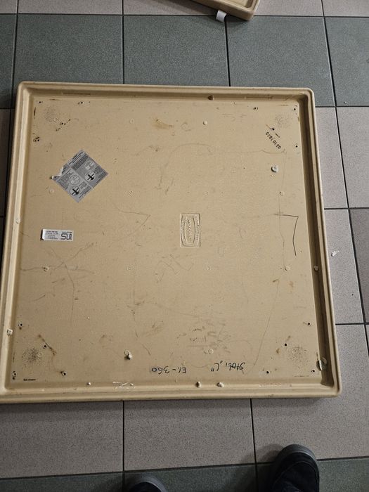 Stoliki kawiarniane / robocze 80x80 cm – metalowe nogi