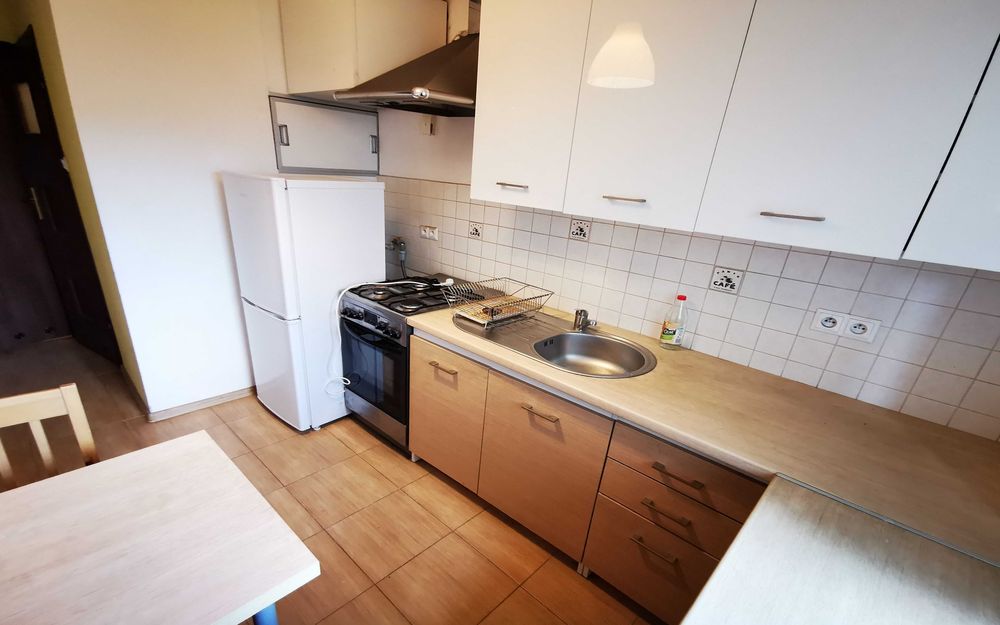 2 pok-Ursynów-50m-ul. Hirszfelda-bardzo ciche-metro Natolin-park