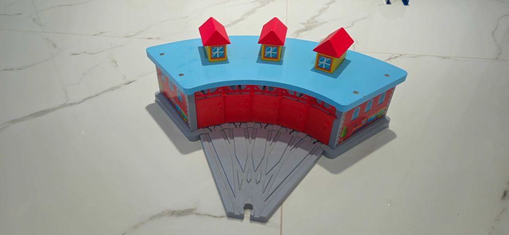 Lokomotywownia dla pociagow Tory drewniane