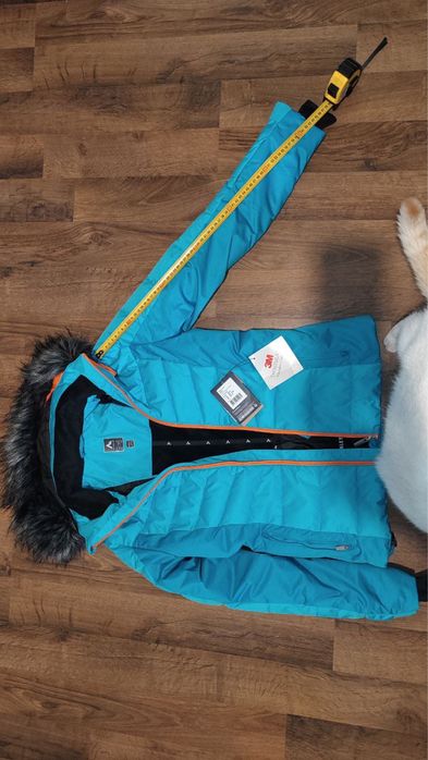 Продам нову куртку.