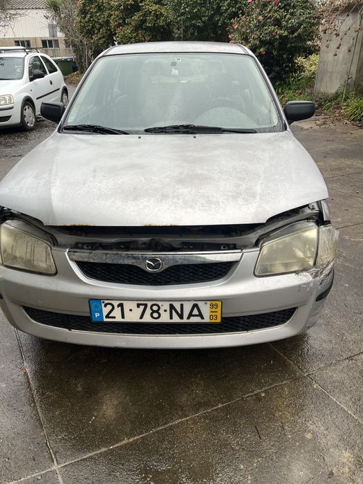 Mzada 323 gasolina Ano 2000