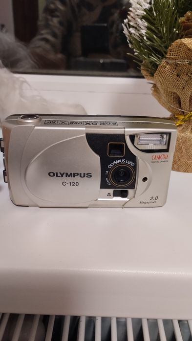 Olympus c-120 в робочому стані. Без карти пам'яті