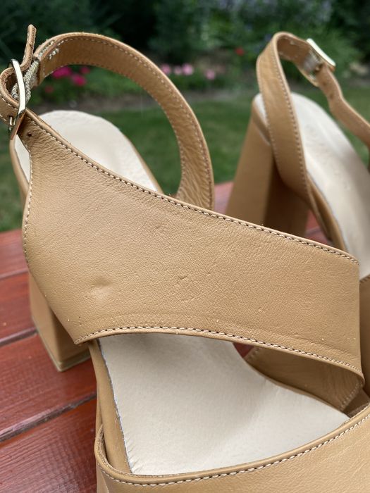 Sandały skórzane beżowe na platformie rozm. 35, obcas 10,5 cm