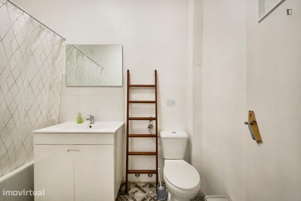 Quarto - localizado em Benfica Lisbon