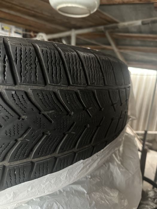 Шина зимова Goodyear 235/60/R18 19 рік