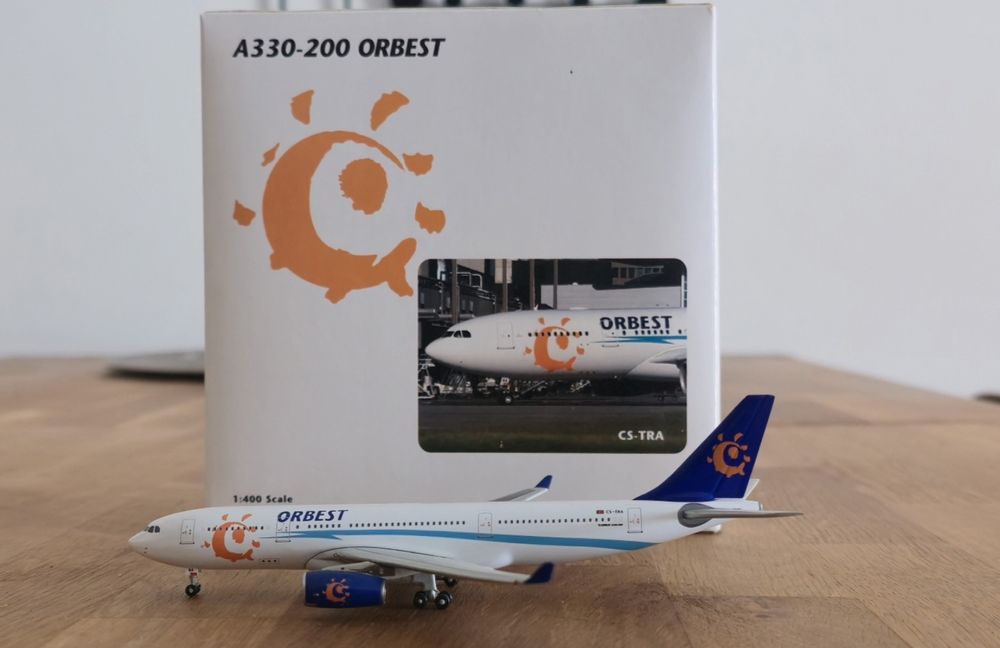 Avião A330-200 ORBEST *escala 1:400*