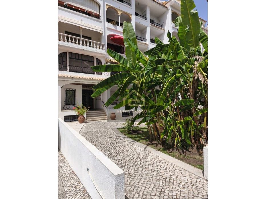 T2 com BOX, Terraço e Suite em Condomínio Fechado - Carcavelos!