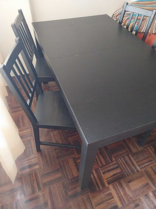 Mesa de jantar extensível com 4 cadeiras