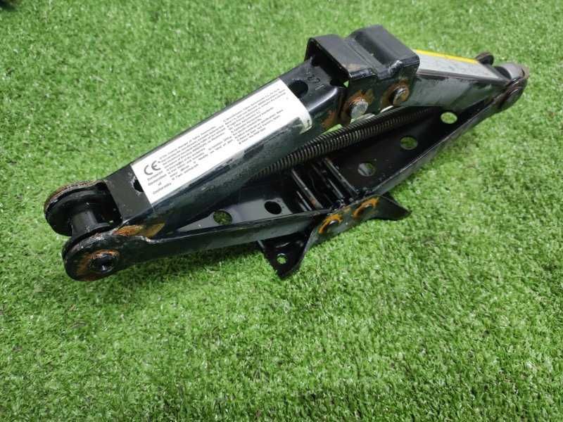 Домкрат AUDI A3 A4 A5 A6 A7 Q3 Q7 VW Passsat Atlas Golf Tiguan Arteon
