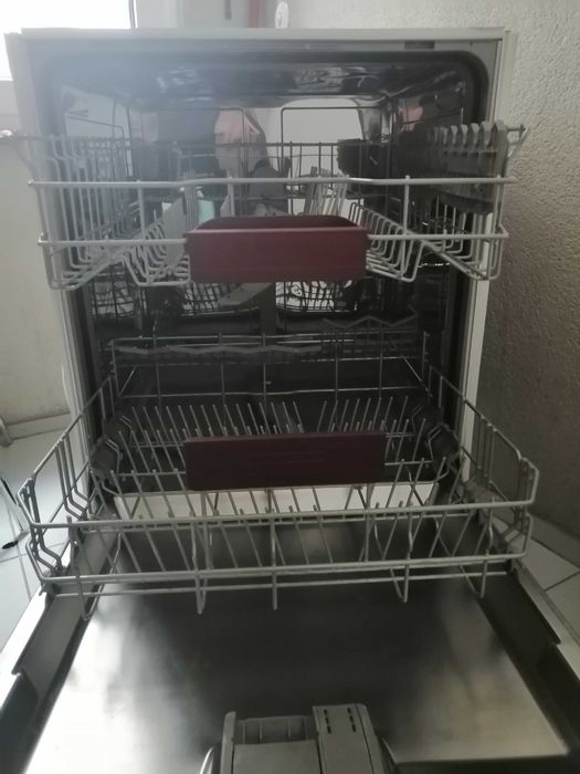 Посудомийна машина NEFF, б/у в гарному стані.